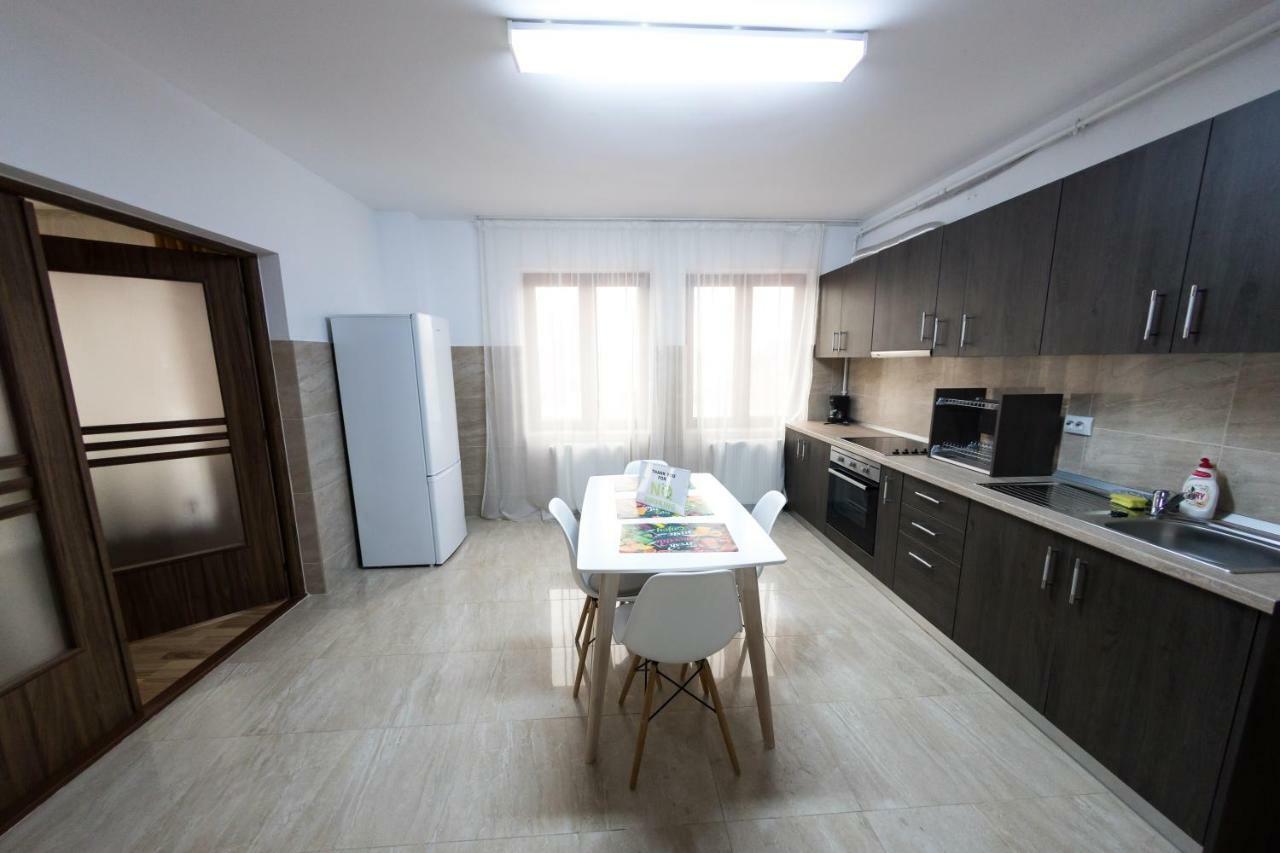 Travel Homzzz Apartments Targu Mures Exterior foto
